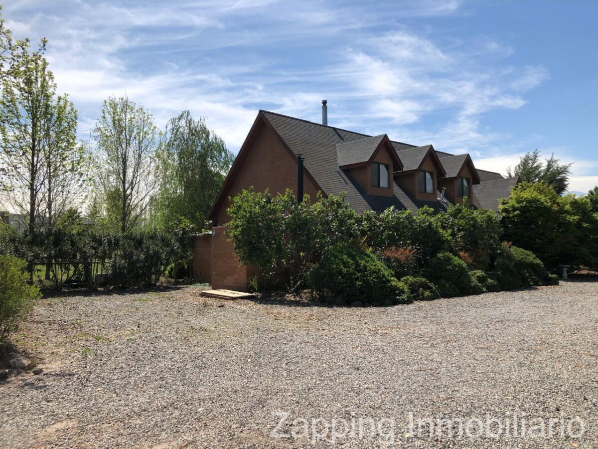 SE VENDE CASA EN CONDOMINIO EL ALGARROBAL- CHICUREO